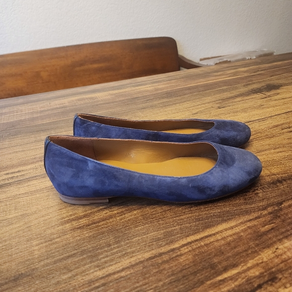 MARGAUX  Blue Suede Classic Flats Round Toes Shoes Sz US 39.5 9.5 narrow - Picture 4 of 8